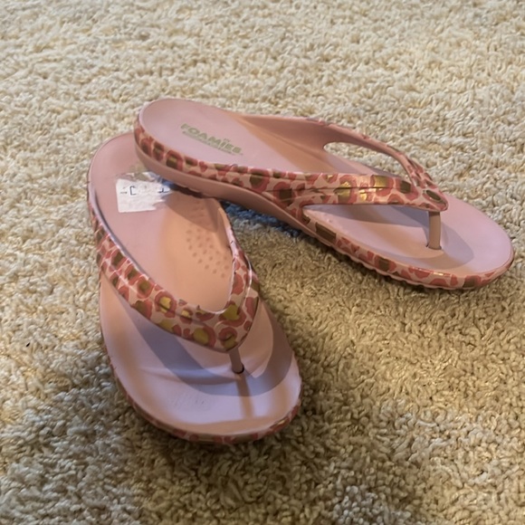 Skechers Foamies Flip Flop Style Sandals - Picture 2 of 8